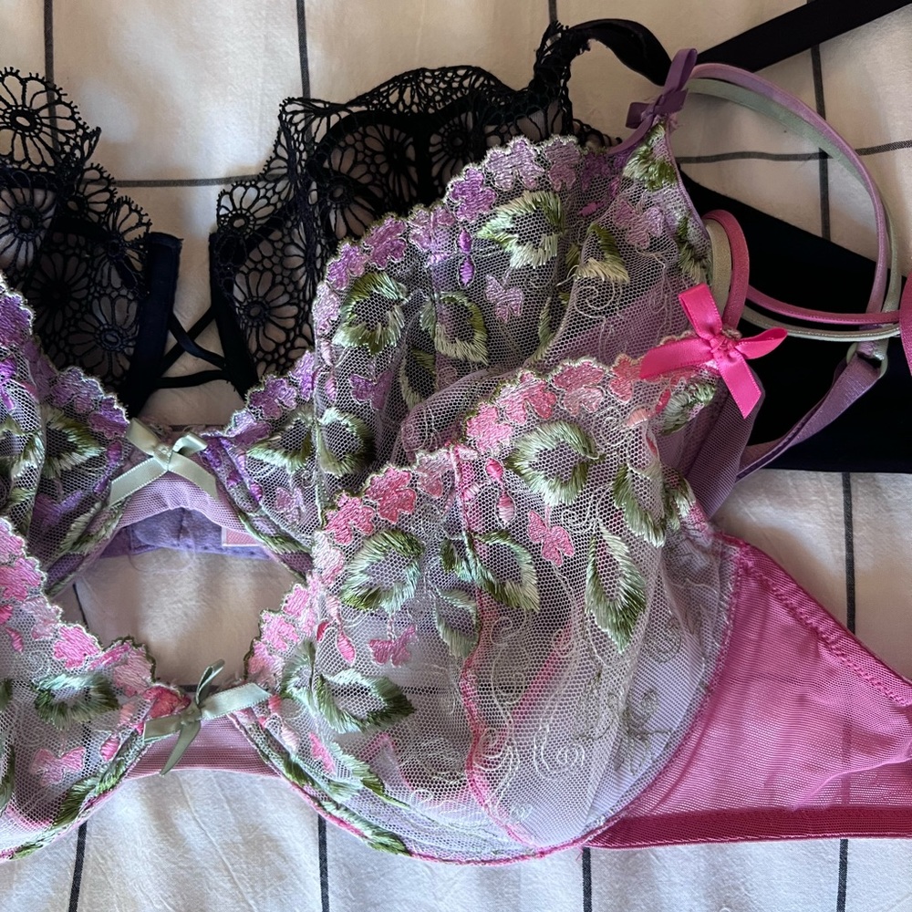 VICTORIA SECRET BRAS